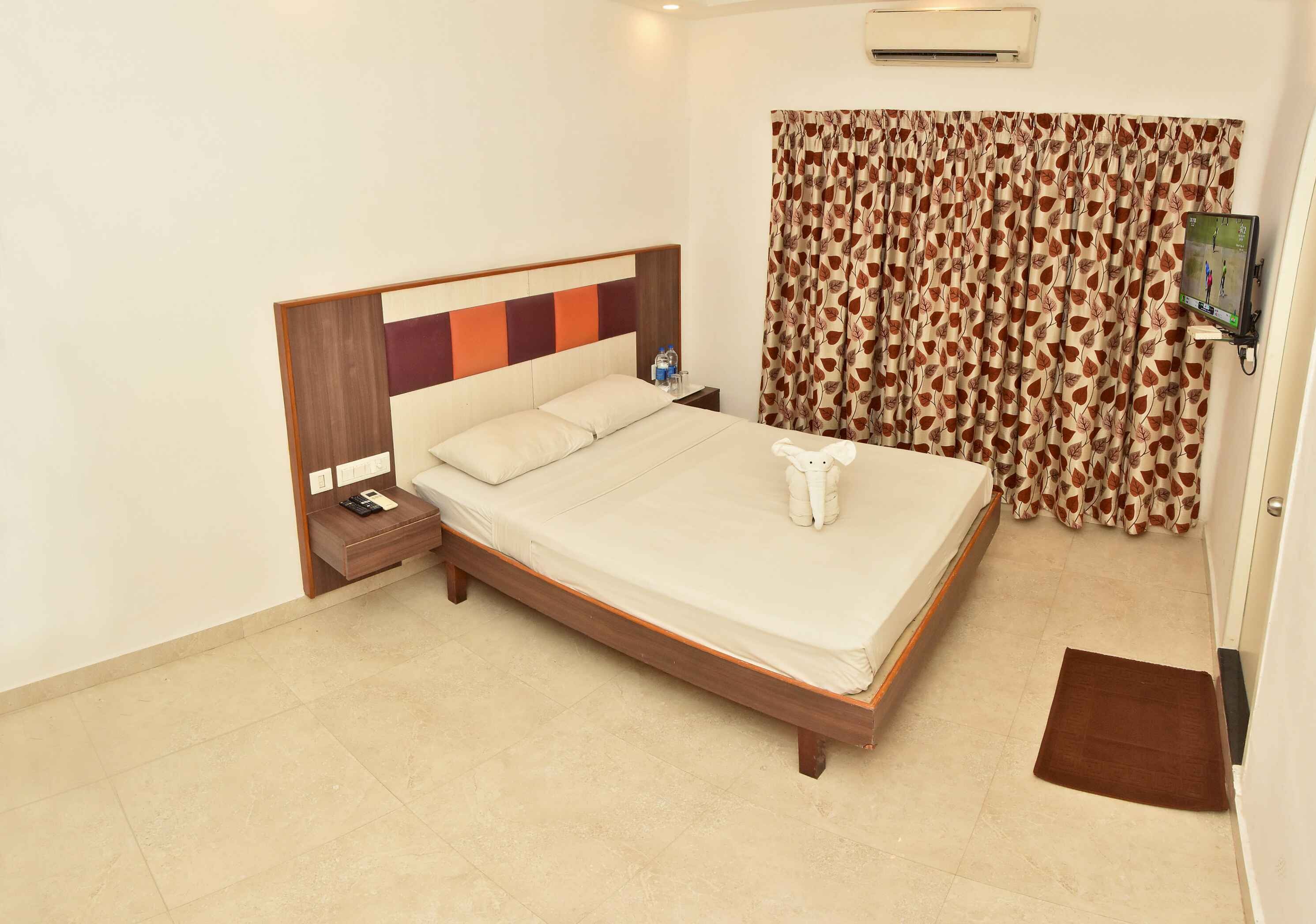 Deluxe Double Room at Vilasam Rooms
